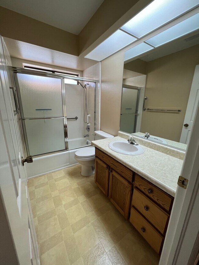 Building Photo - 840 S 400 E