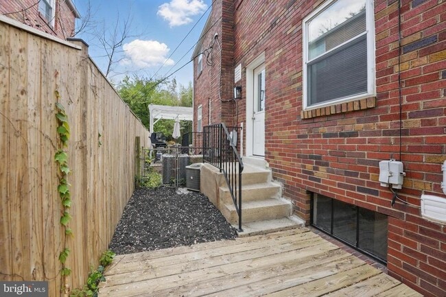 Building Photo - 201 E Alexandria Ave