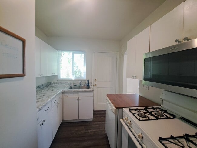 Building Photo - 761 440 W