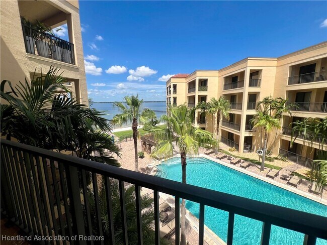Building Photo - 2351 Lakeview Dr