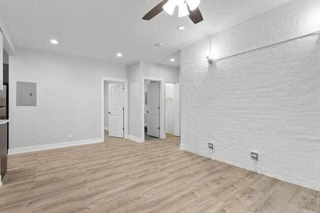 Building Photo - 6118 N Winthrop Ave