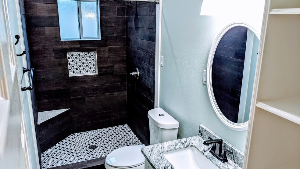 Building Photo - 919 Hendricks Ave