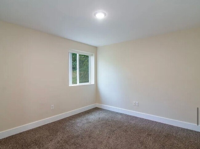 Building Photo - Spacious 4-Bedroom duplex Near EWU – Cheney, WA