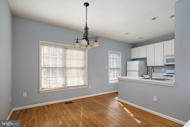 Building Photo - 1122 N Vernon St