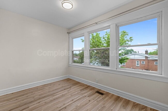 Building Photo - 4301 S 38th St
