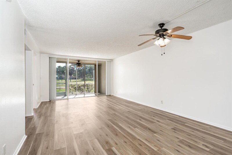 Building Photo - 1811 Sabal Palm Dr