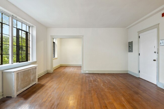 Building Photo - Charming Trolley Square Unit- Showing Frid...