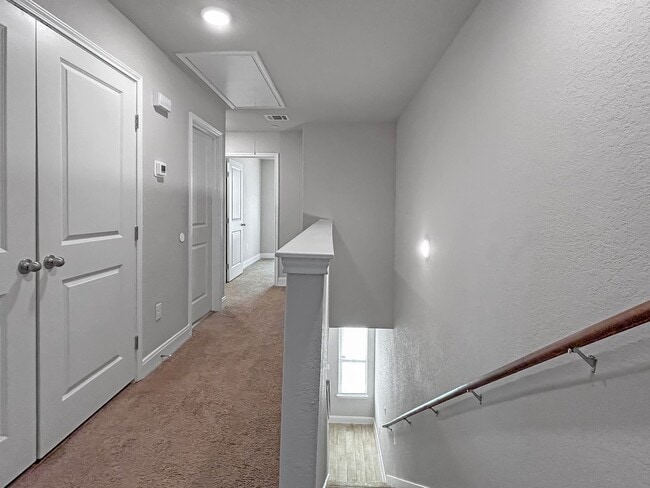 Building Photo - Charming Townhome Near I-35 & Randolph AFB