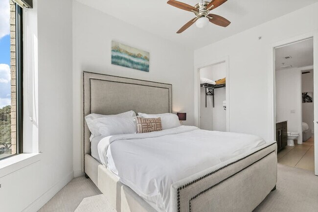 Building Photo - 101 Bowen St