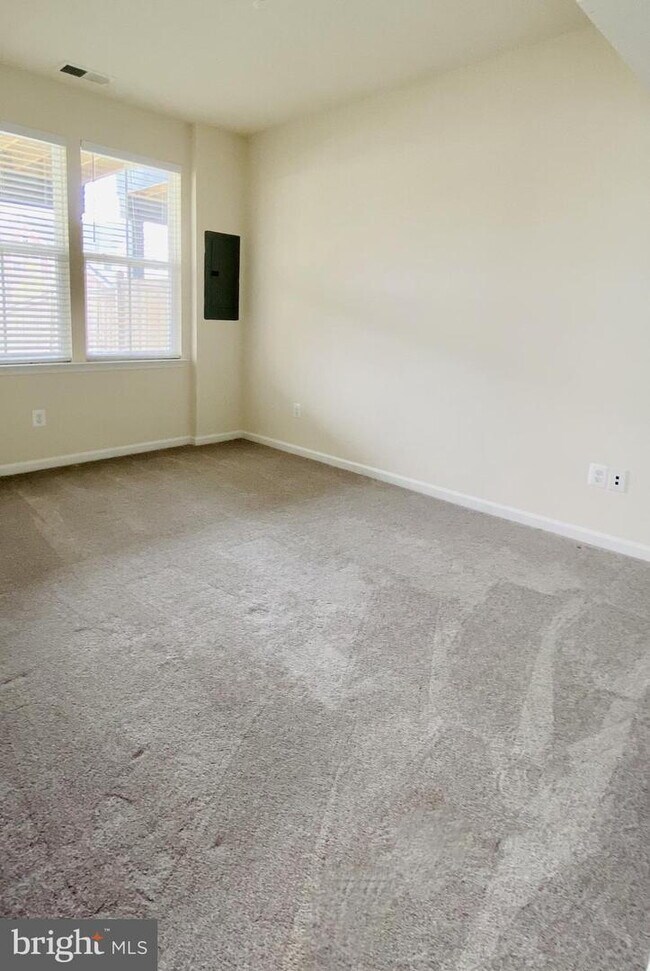 Building Photo - Stylish Townhome Living in Desirable Ashburn Community