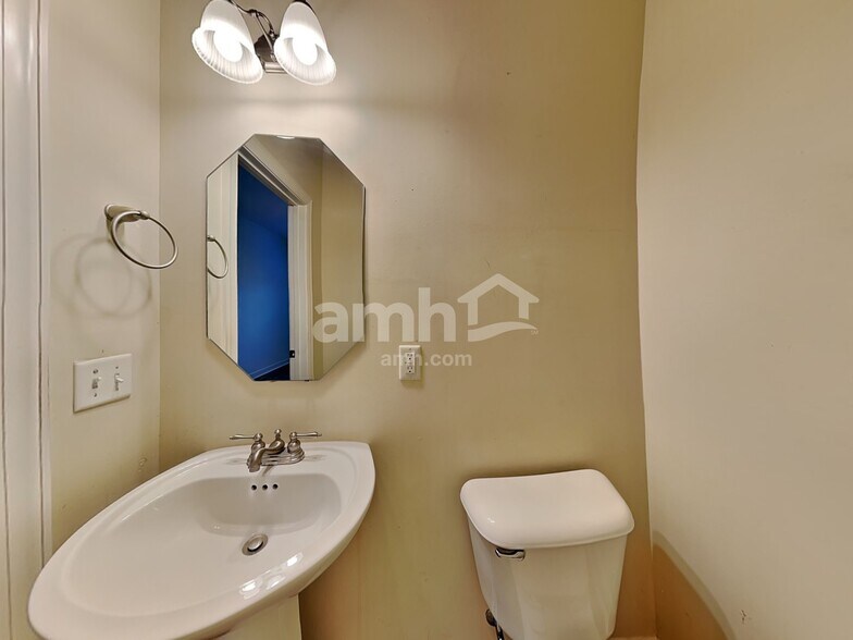 Building Photo - 908 Cabernet Trl