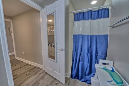 Building Photo - 9900 S Thomas Dr