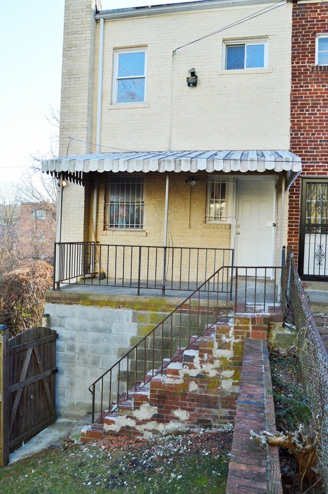 Building Photo - 2511 High St SE