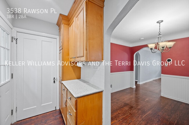 Building Photo - 3538 Rawson Pl