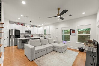 Building Photo - 3634 Dreyfus St