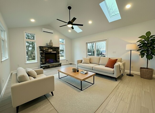 Building Photo - Newly Built 3 Bedroom 1.5 Bathroom Available in Spring Grove!