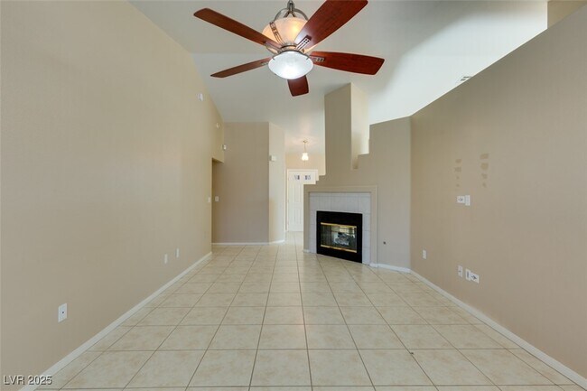 Building Photo - 1744 Knotty Pine