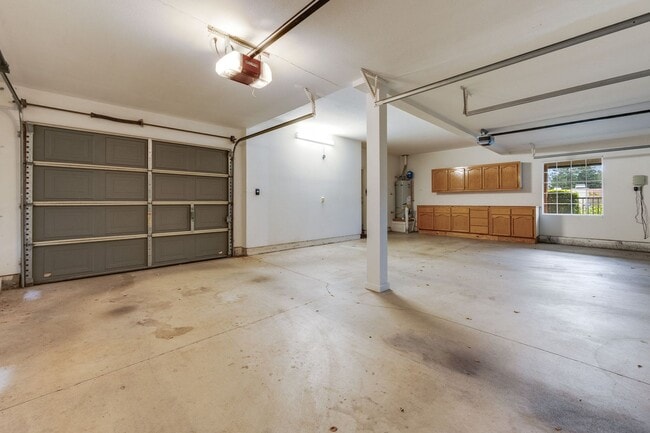 Building Photo - Stunning Folsom Split-Level Home with Pool & 3-Car Garage in Quiet Cul-De-Sac