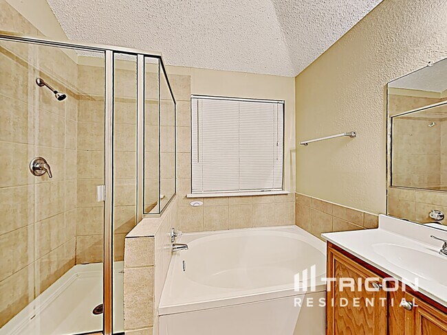 Building Photo - 2545 Clovermeadow Dr