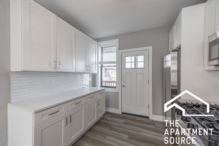 Building Photo - 3925 N Janssen Ave