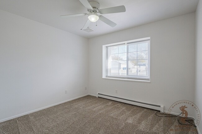 Building Photo - 537 Shanne St