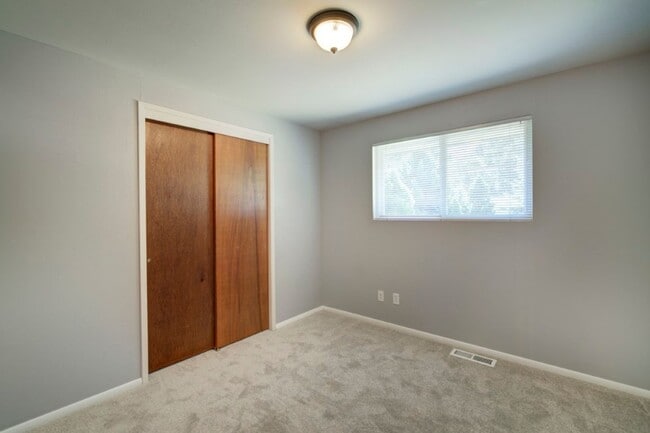 Building Photo - 3Bd/1.75Ba Kirkland House