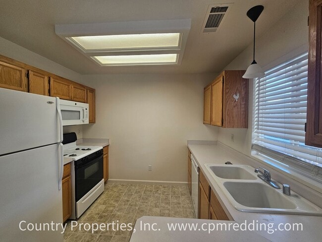 Building Photo - 3-Bedroom House with Landscaper and Flooring Coming Available in Anderson!