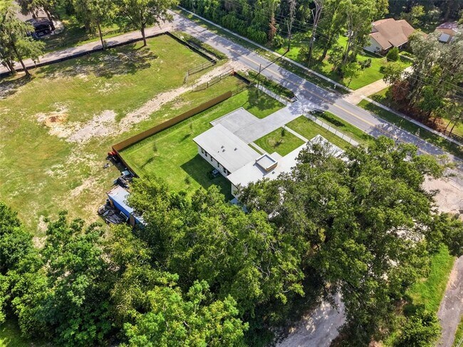 Building Photo - 561 N Thompson Rd