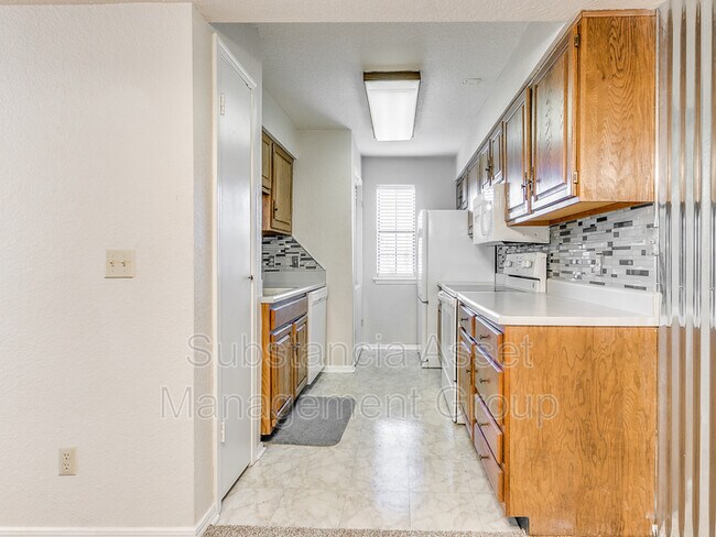 Building Photo - 14443 N Pennsylvania Ave