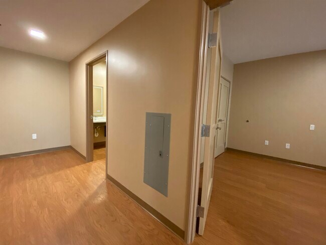 Building Photo - 83 Hanover St