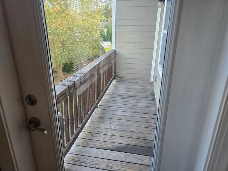 Building Photo - 20 Foxden Dr