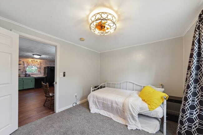Building Photo - Charming, Fully Finished, 2 Bedroom Home w...