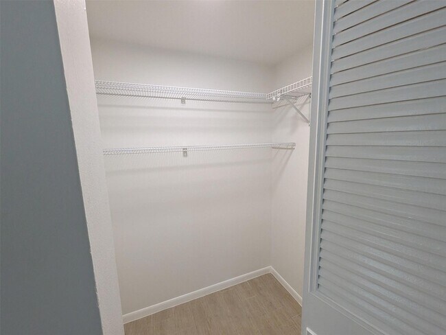 Building Photo - 21915 Lake Forest Cir