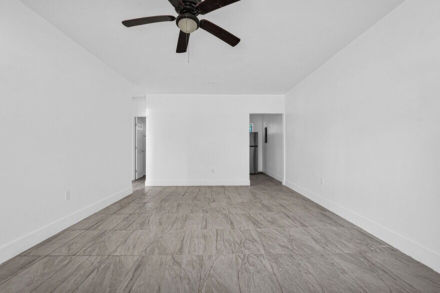 Building Photo - 14600 NE 14th Ave