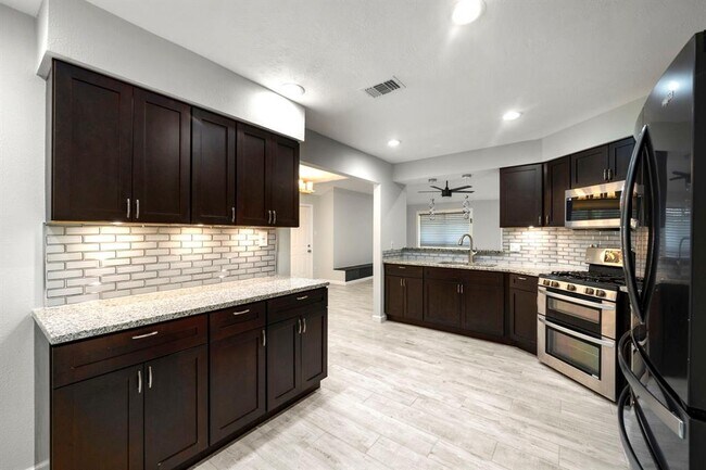 Building Photo - 13234 Boyer Ln