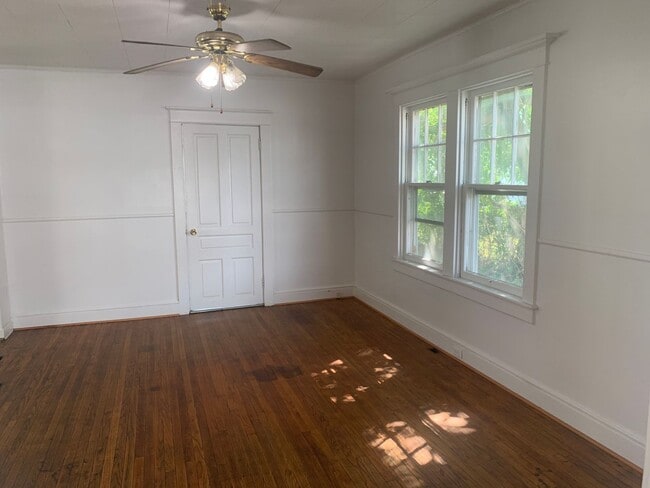 Building Photo - 2 Bedroom Detached House-East End York City