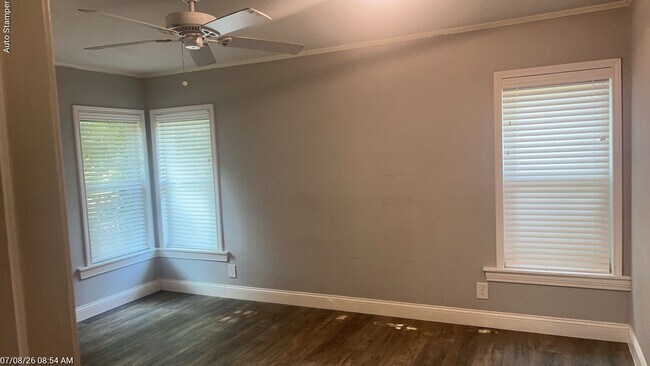 Building Photo - 104 Varsity Cir