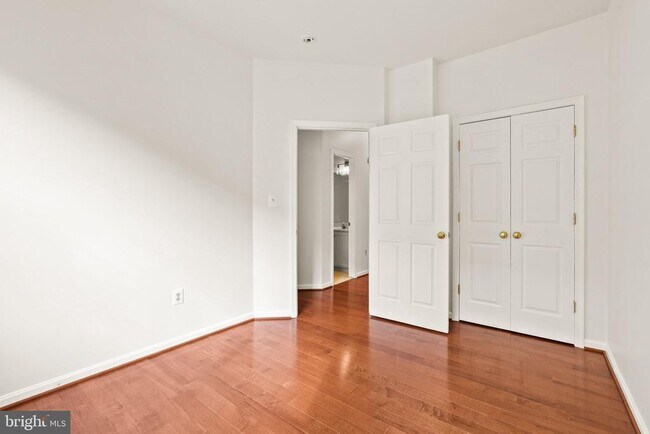 Building Photo - 13044 Town Commons Dr