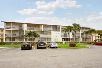 Building Photo - 146 Mansfield D