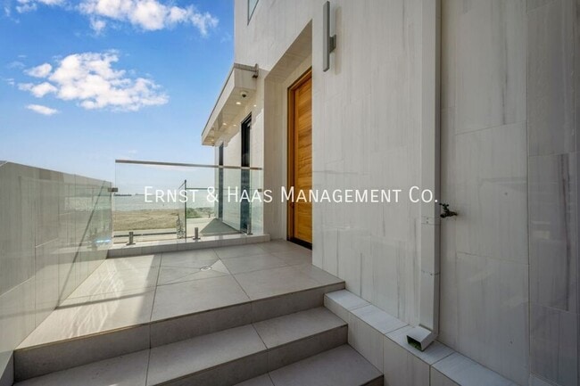 Building Photo - 1724 Bluff Pl