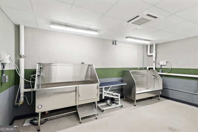 Building Photo - 2945 Cumberland Mall