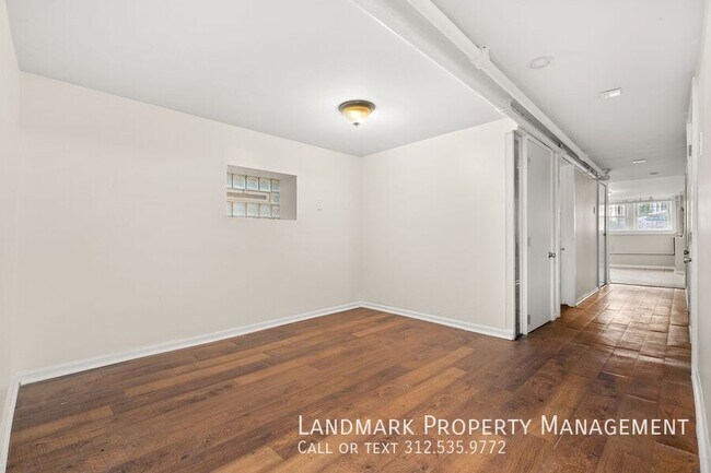 Building Photo - 3742 W Diversey Ave