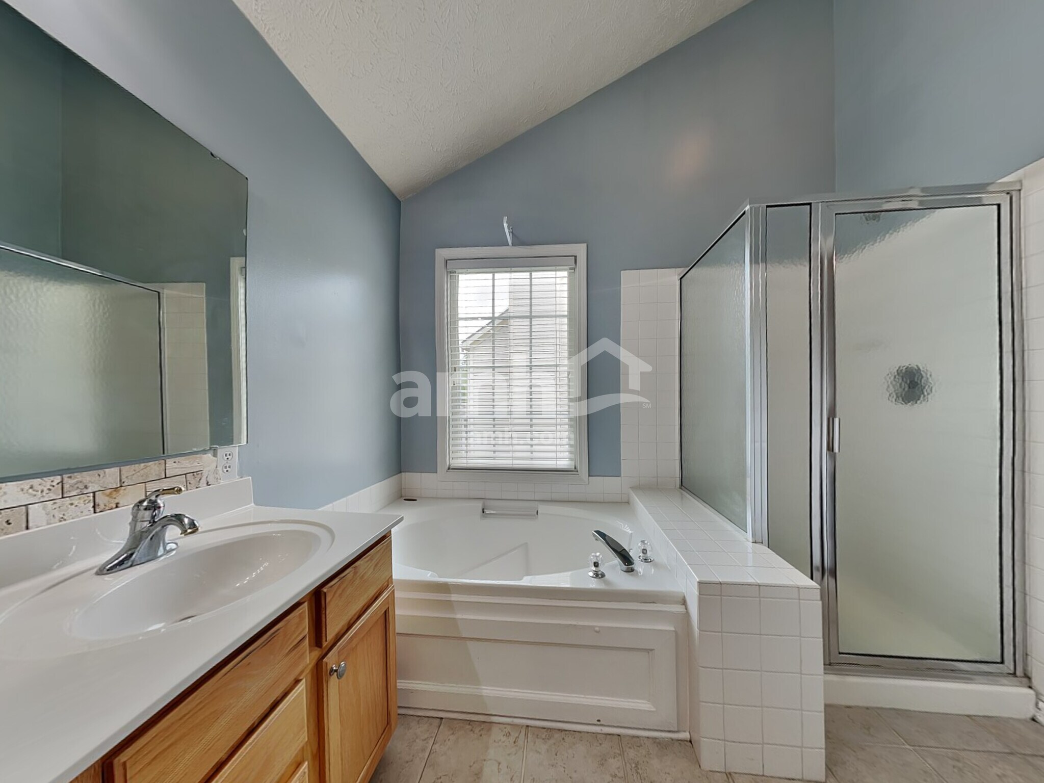 Building Photo - 551 Montgomery Dr