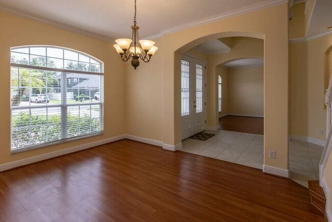 Building Photo - BEAUTIFUL 5 Bedroom/4 Bath Home Located in...