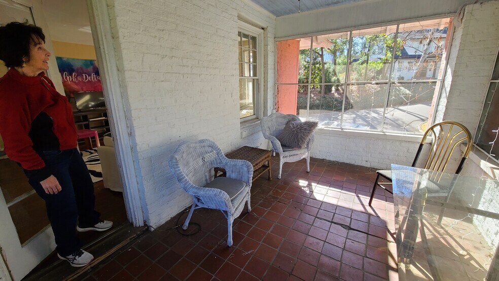Screen Porch - 2219 Terrace Way