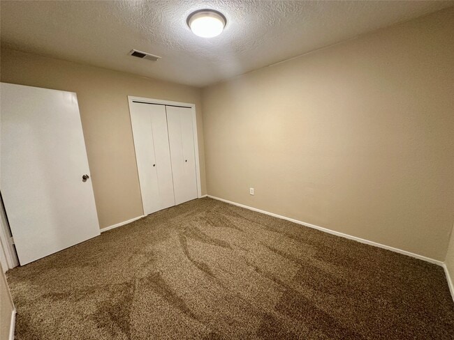 Building Photo - 7646 Western Oak Ln