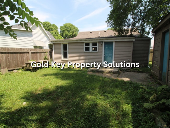 Building Photo - Updated 2 BR 1 BA House with Garage and Ce...