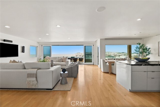 Building Photo - 1554 E Oceanfront