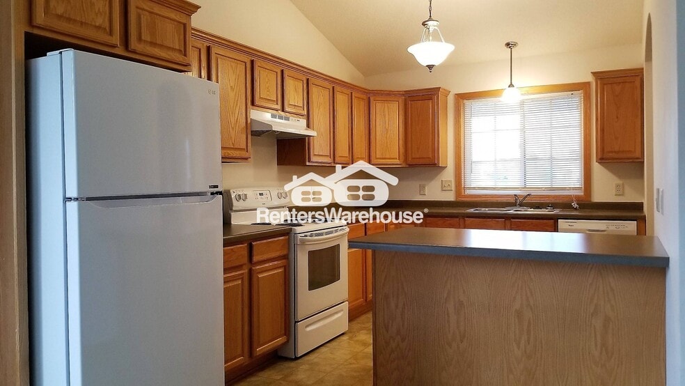 Building Photo - 64 Crown Pointe Curve