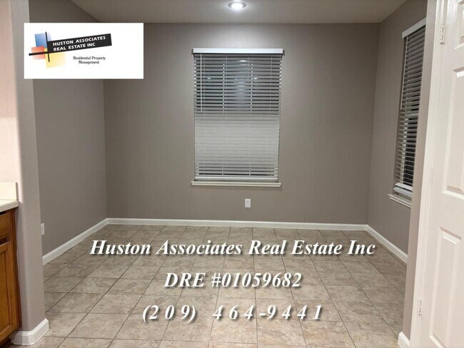 Building Photo - 1933 Cielito Dr